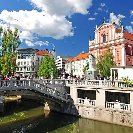 Hanna's With Free Parking Apartment *