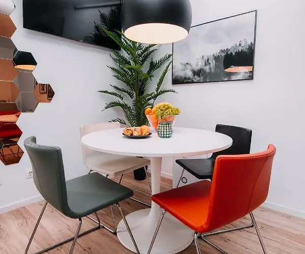 Hanna's With Free Parking Apartment