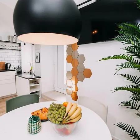 Hanna's With Free Parking *