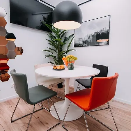 Hanna's With Free Parking Apartment