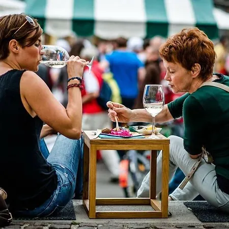 Hanna's With Free Parking Appartamento *