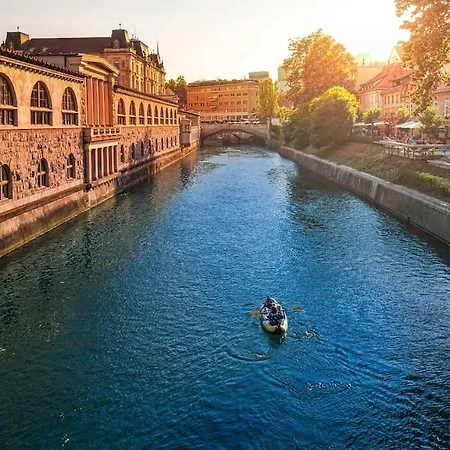 Hanna's With Free Parking Apartament *