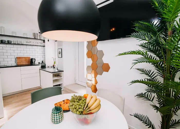 Hanna's With Free Parking *